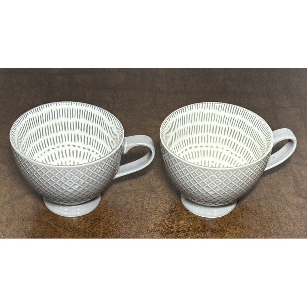 2 Signature Housewares Footed Coffee Cup Mug Lattice Diamond 14 oz Stoneware